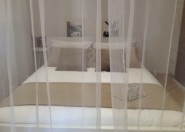 White In San Giovanni רומא
